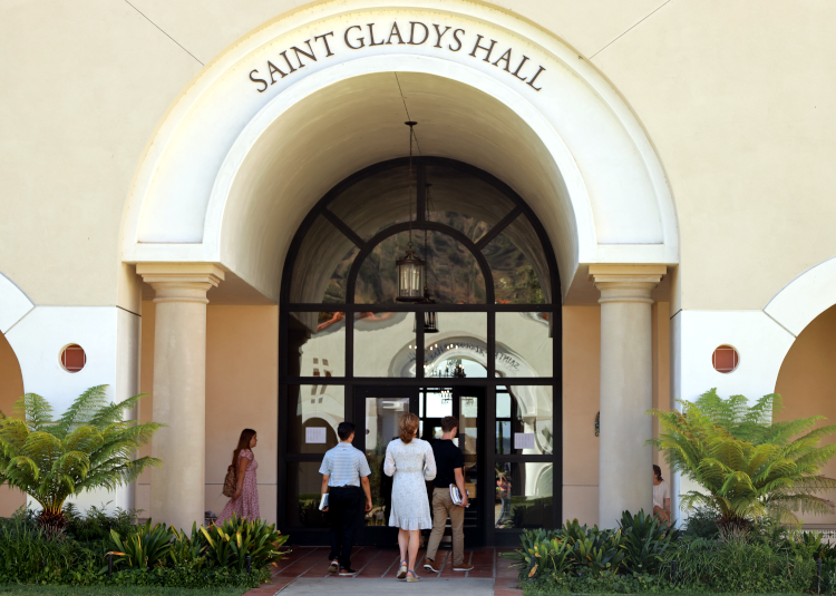 Studens enter St. Gladys Hall