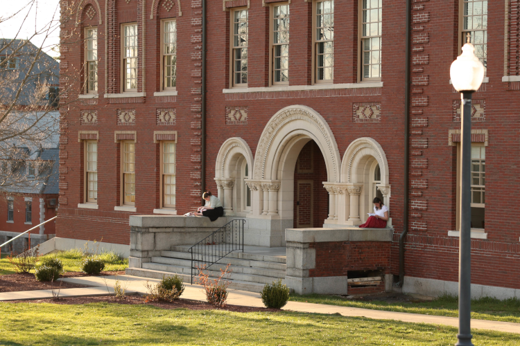 Students by Billings Hall