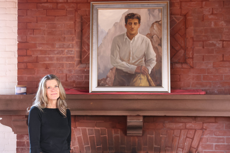 The artist: Mrs. Giovinazzi with her painting