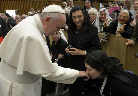 Rev. Miss Therese Ivers, JCL, OCV (’03) and His Holiness Pope Francis (L’Osservatore Romano Photo Service)