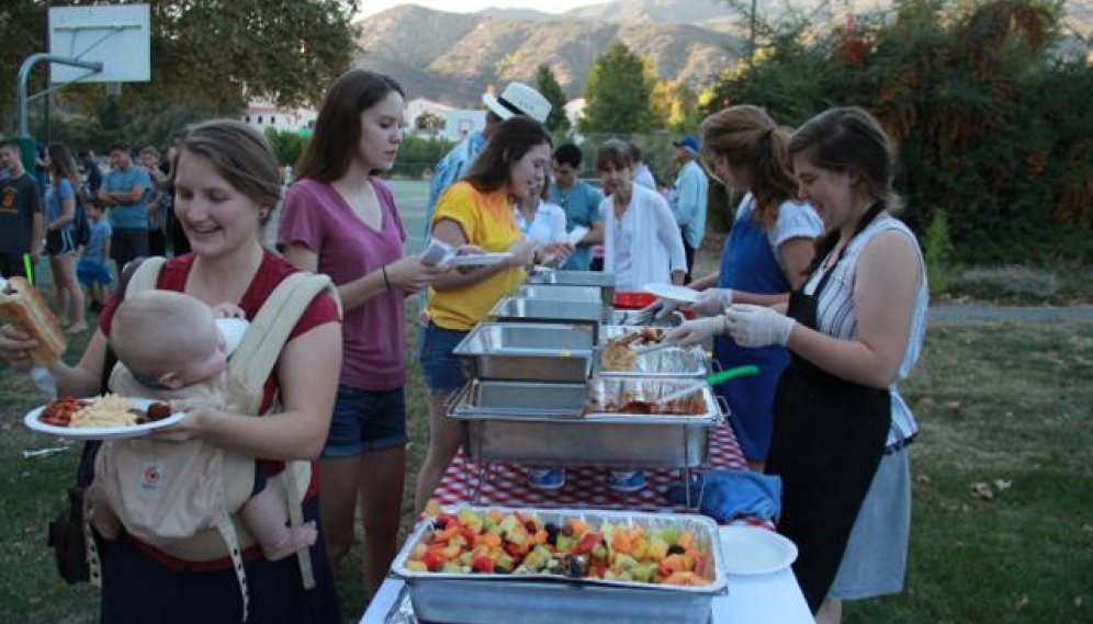 Alumni-Parent Day 2017 -- bbq and dessert