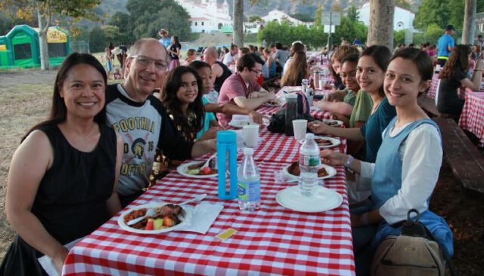 Alumni-Parent Day 2017 -- bbq and dessert