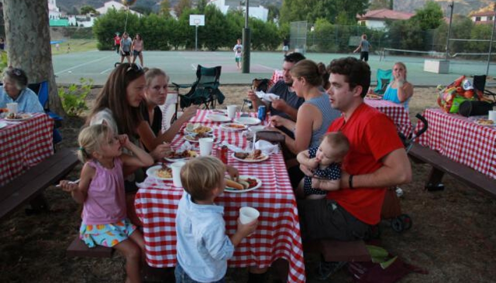 Alumni-Parent Day 2017 -- bbq and dessert