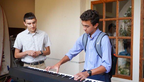 Students play keyboard