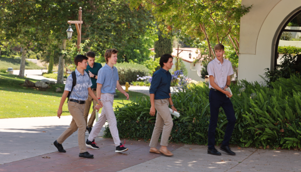 Students walk along the academic quadrangle