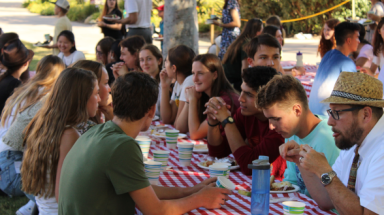 Students dine at outdoor picnic tables
